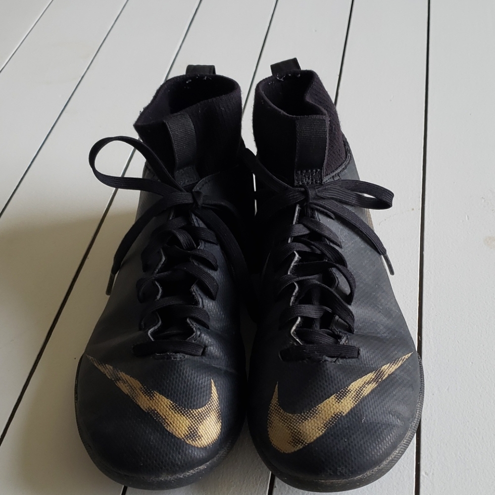 Nike indoor soccer shoes